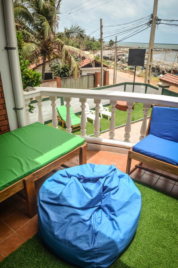 Explore Hostels Negombo Kochchikade Bagian luar foto