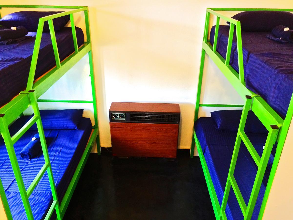 Explore Hostels Negombo Kochchikade Bagian luar foto