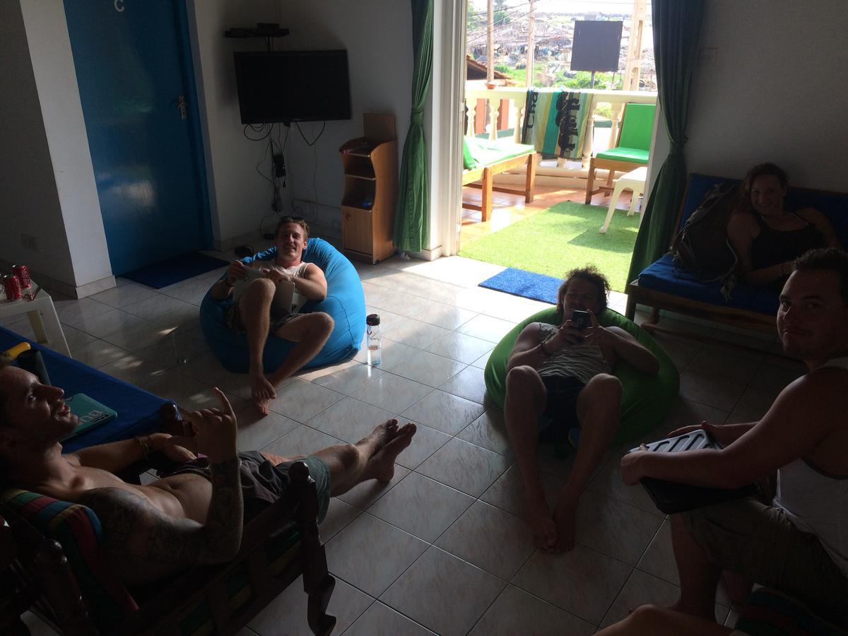 Explore Hostels Negombo Kochchikade Bagian luar foto