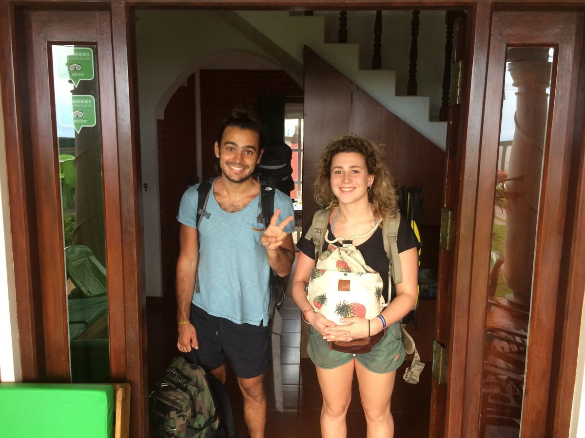 Explore Hostels Negombo Kochchikade Bagian luar foto