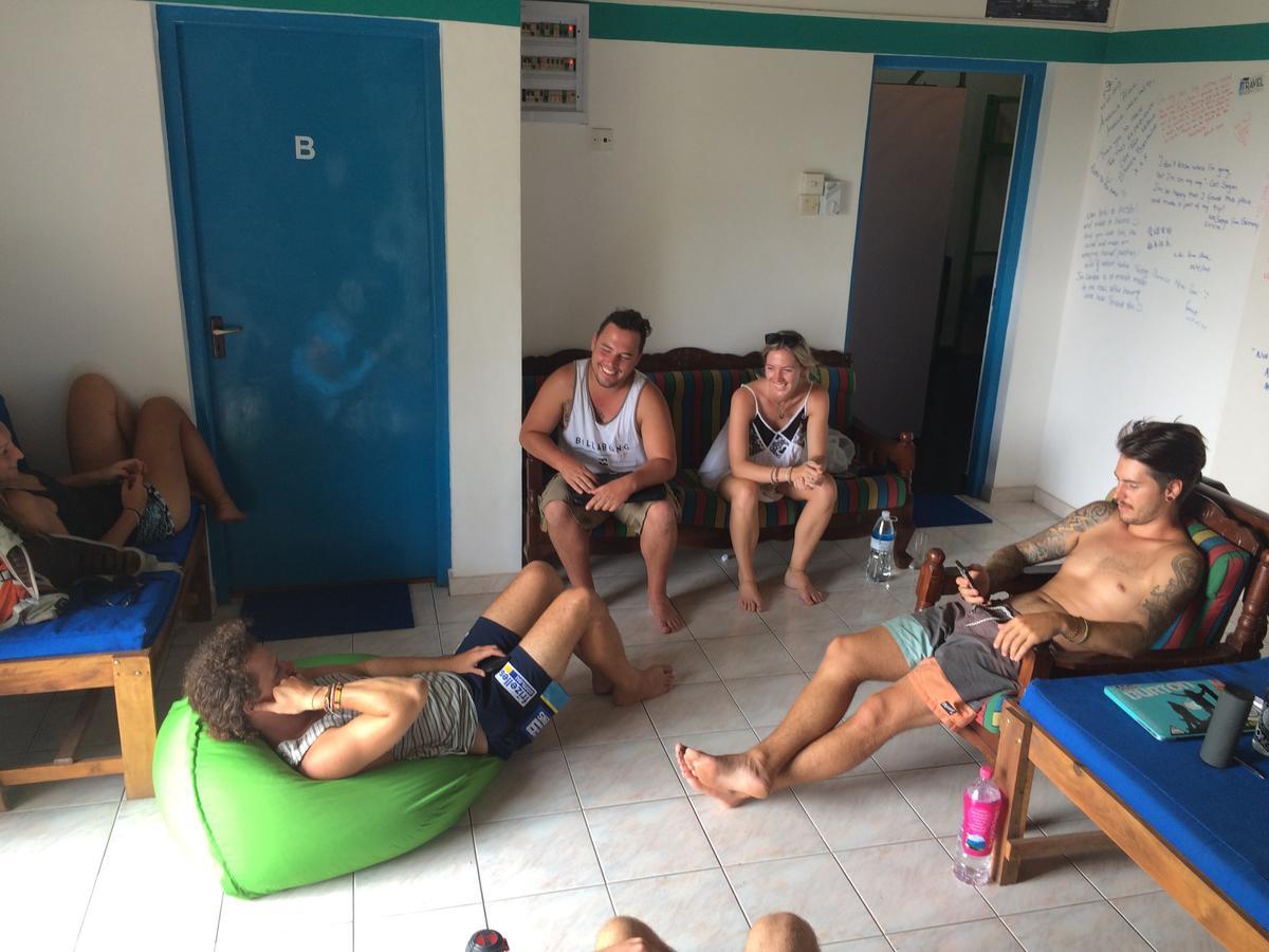 Explore Hostels Negombo Kochchikade Bagian luar foto