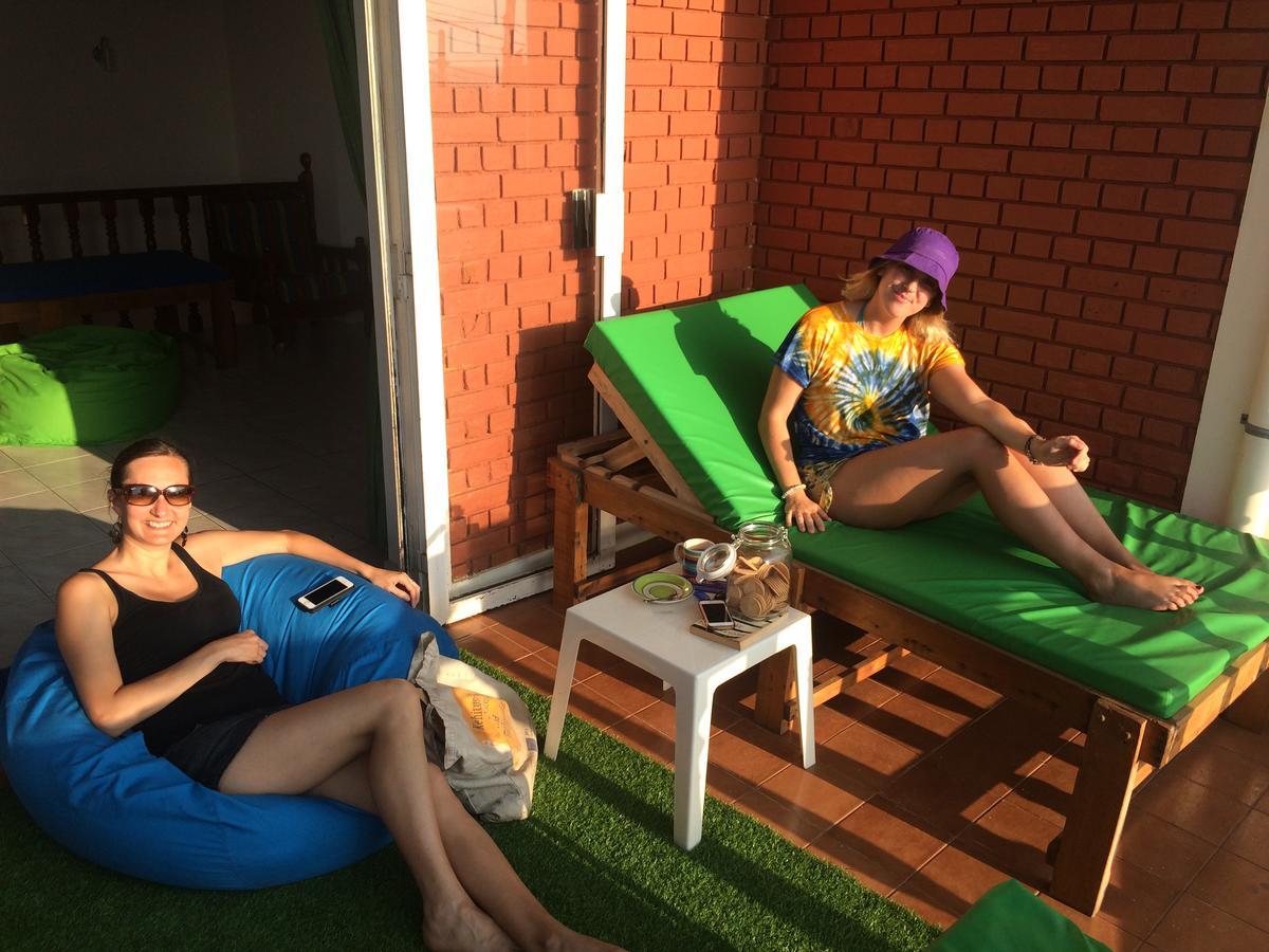 Explore Hostels Negombo Kochchikade Bagian luar foto