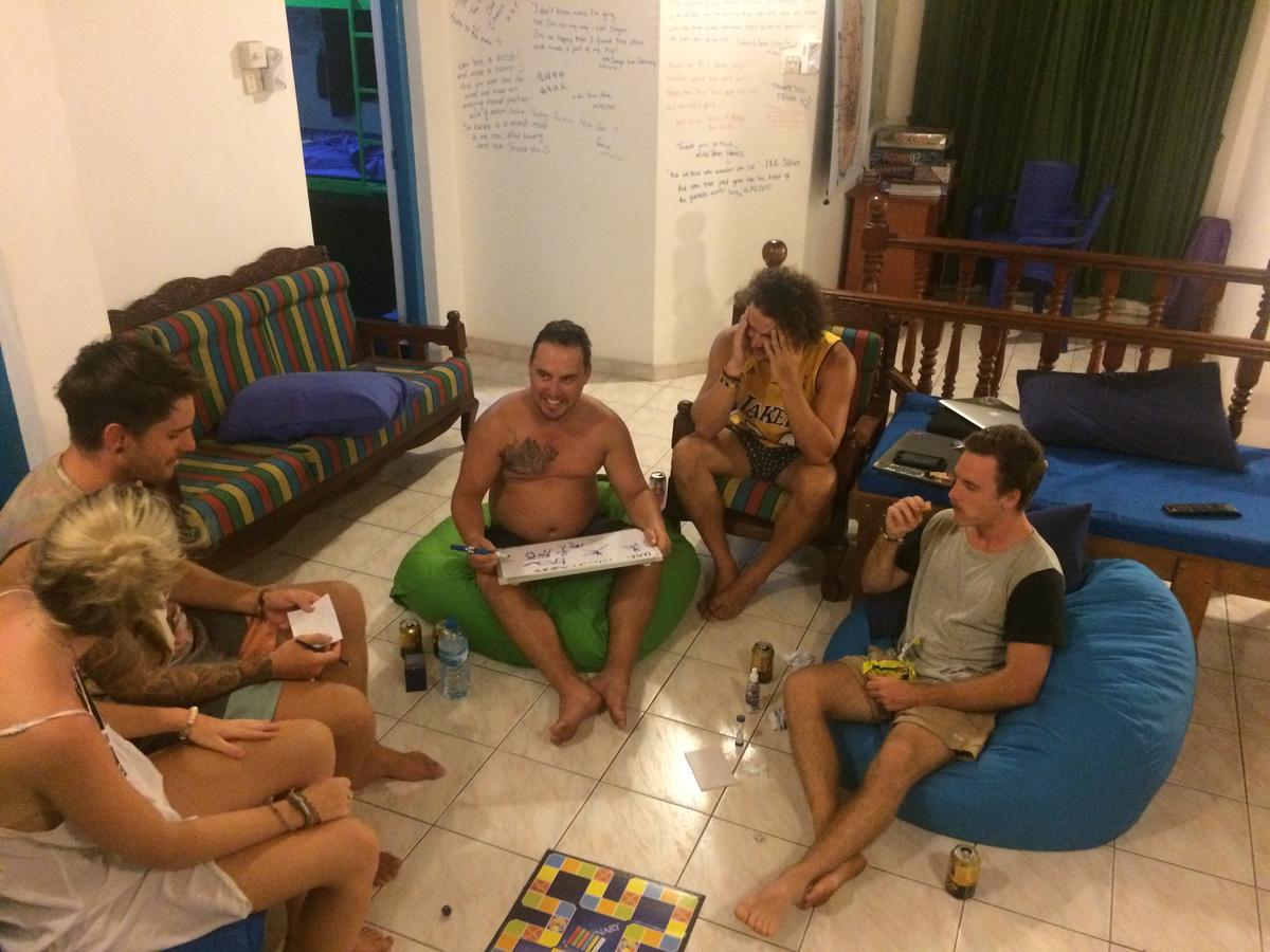 Explore Hostels Negombo Kochchikade Bagian luar foto