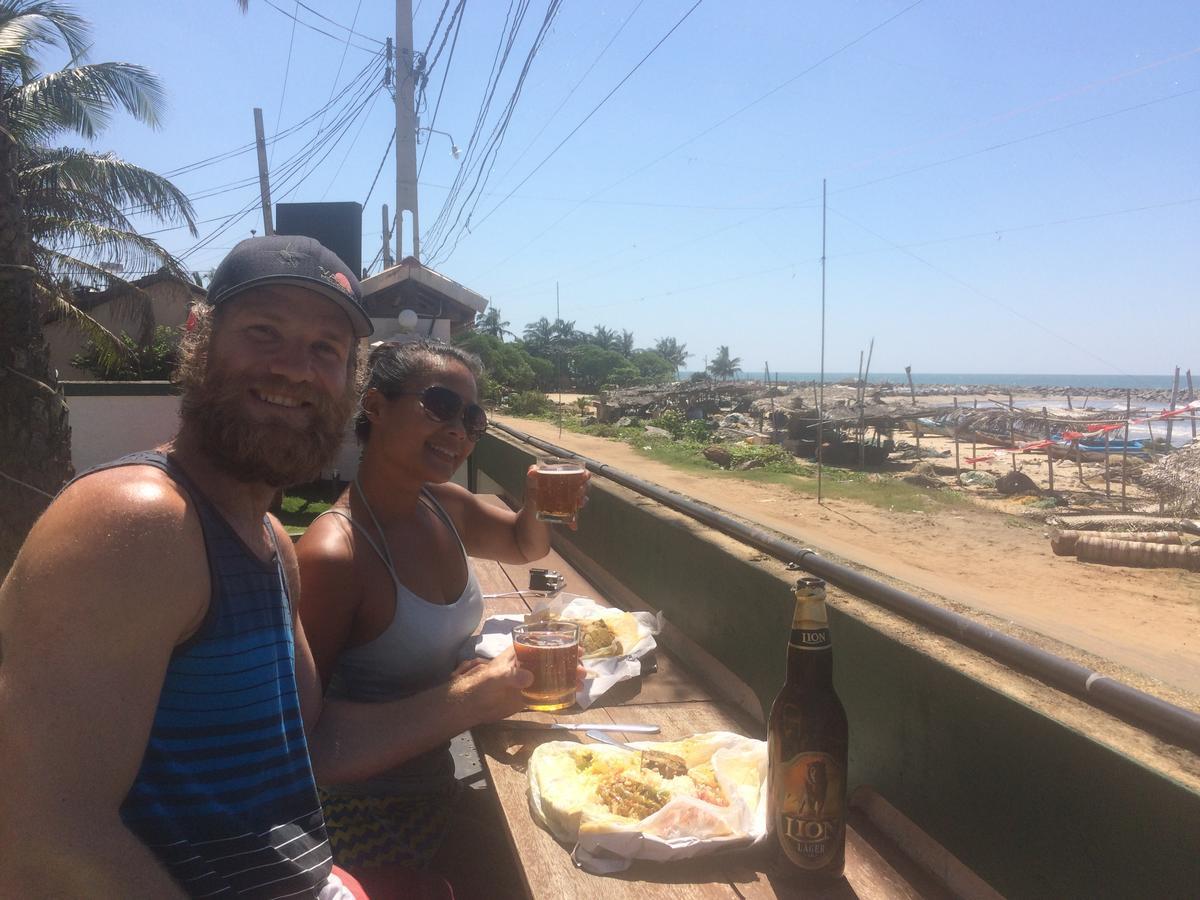 Explore Hostels Negombo Kochchikade Bagian luar foto