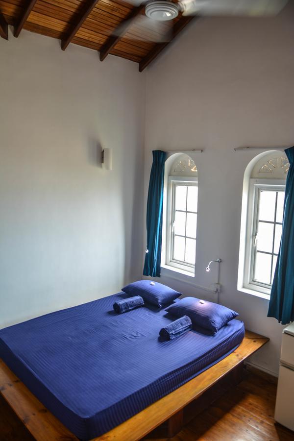 Explore Hostels Negombo Kochchikade Bagian luar foto