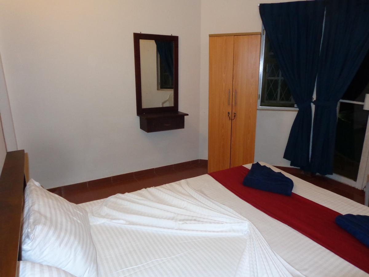 Explore Hostels Negombo Kochchikade Bagian luar foto