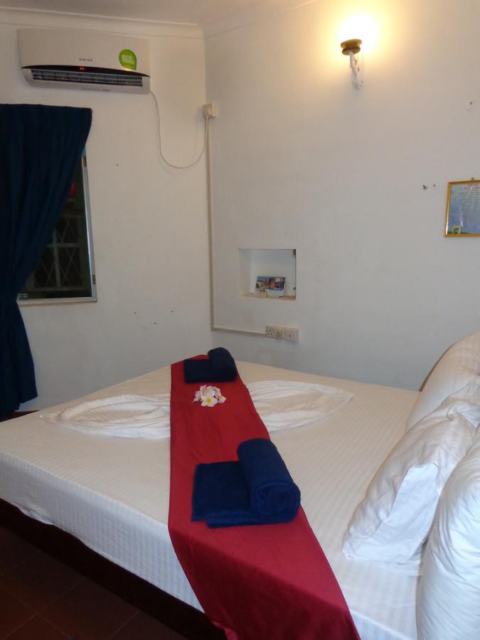 Explore Hostels Negombo Kochchikade Bagian luar foto