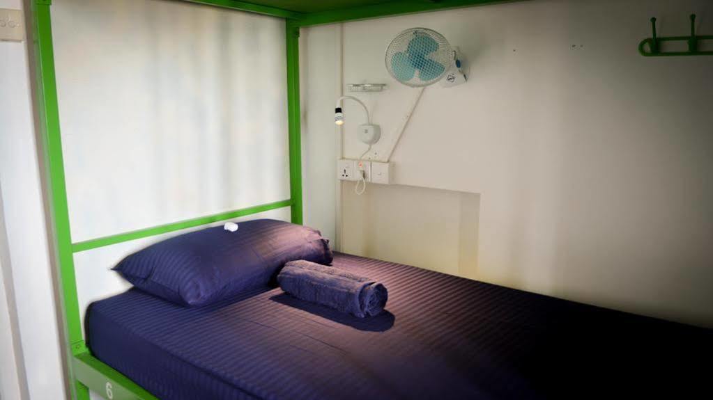 Explore Hostels Negombo Kochchikade Bagian luar foto