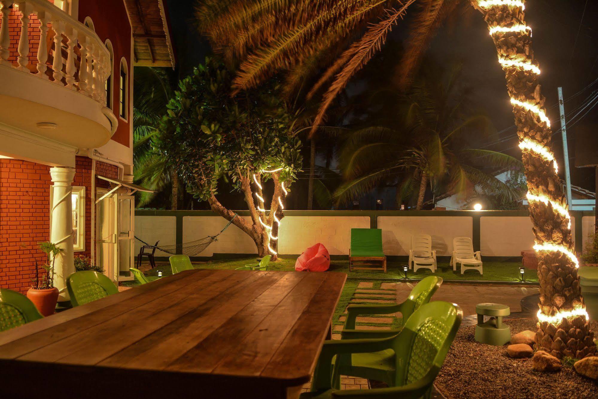 Explore Hostels Negombo Kochchikade Bagian luar foto