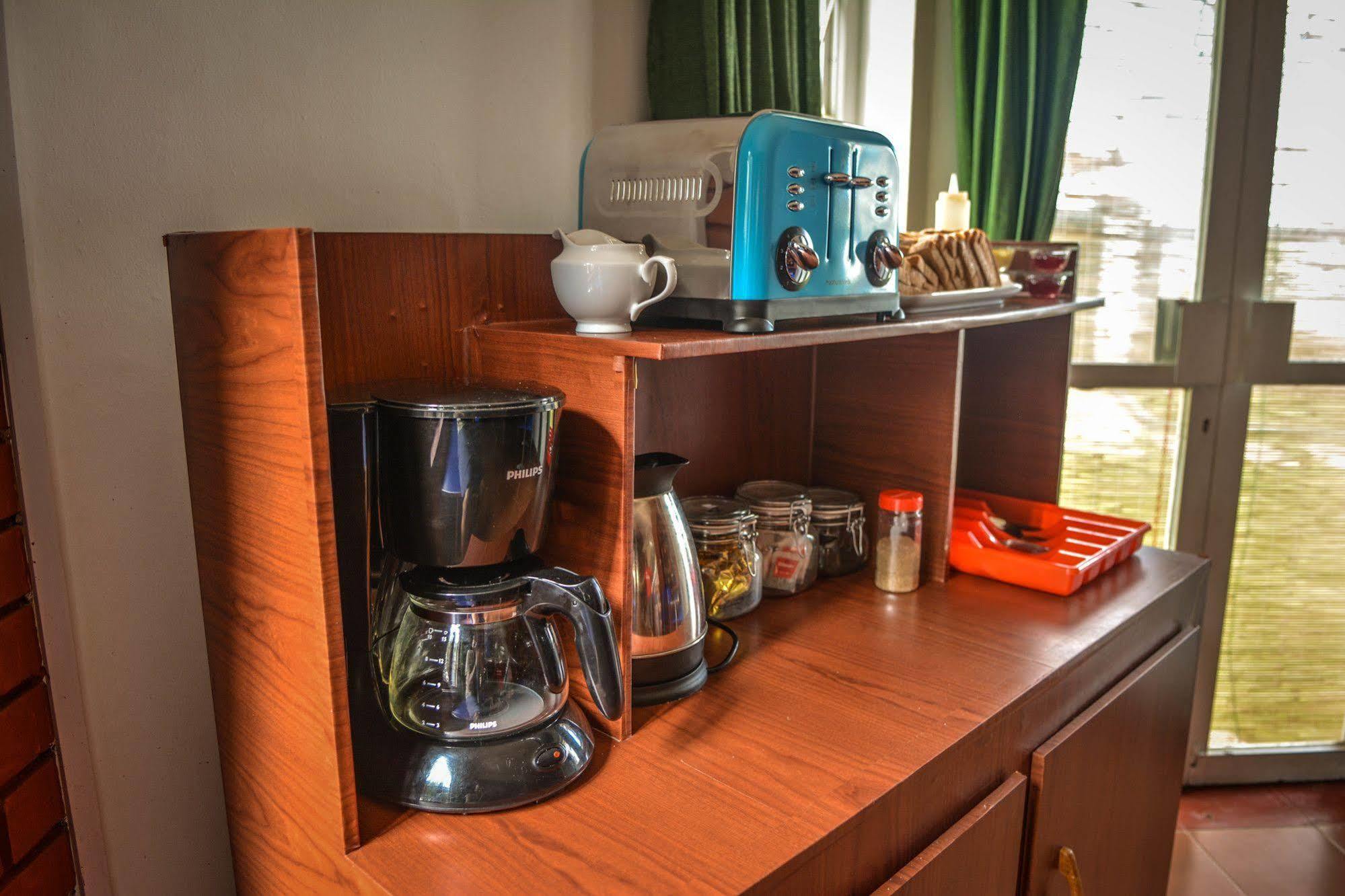 Explore Hostels Negombo Kochchikade Bagian luar foto