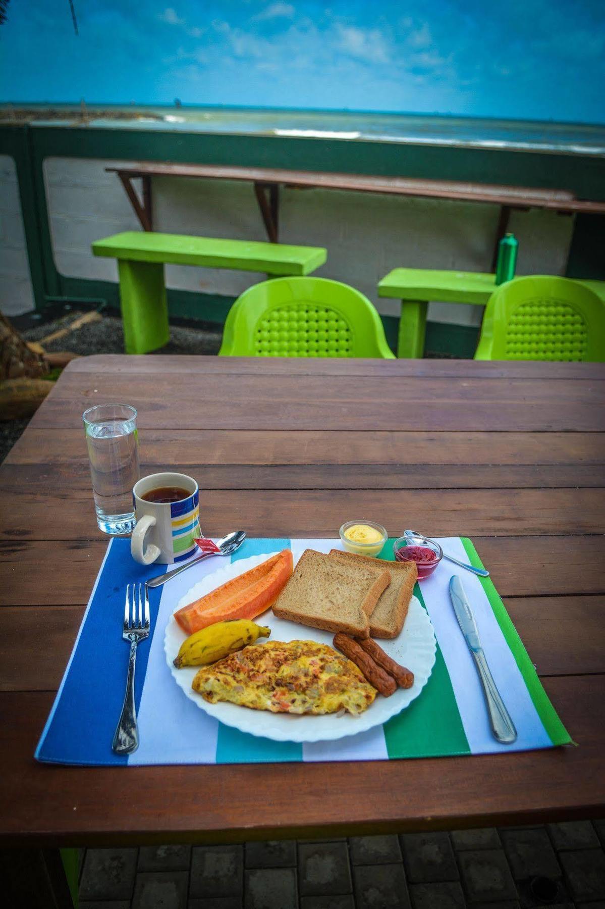 Explore Hostels Negombo Kochchikade Bagian luar foto