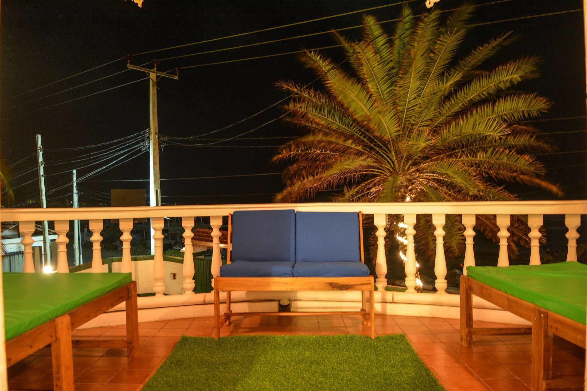 Explore Hostels Negombo Kochchikade Bagian luar foto