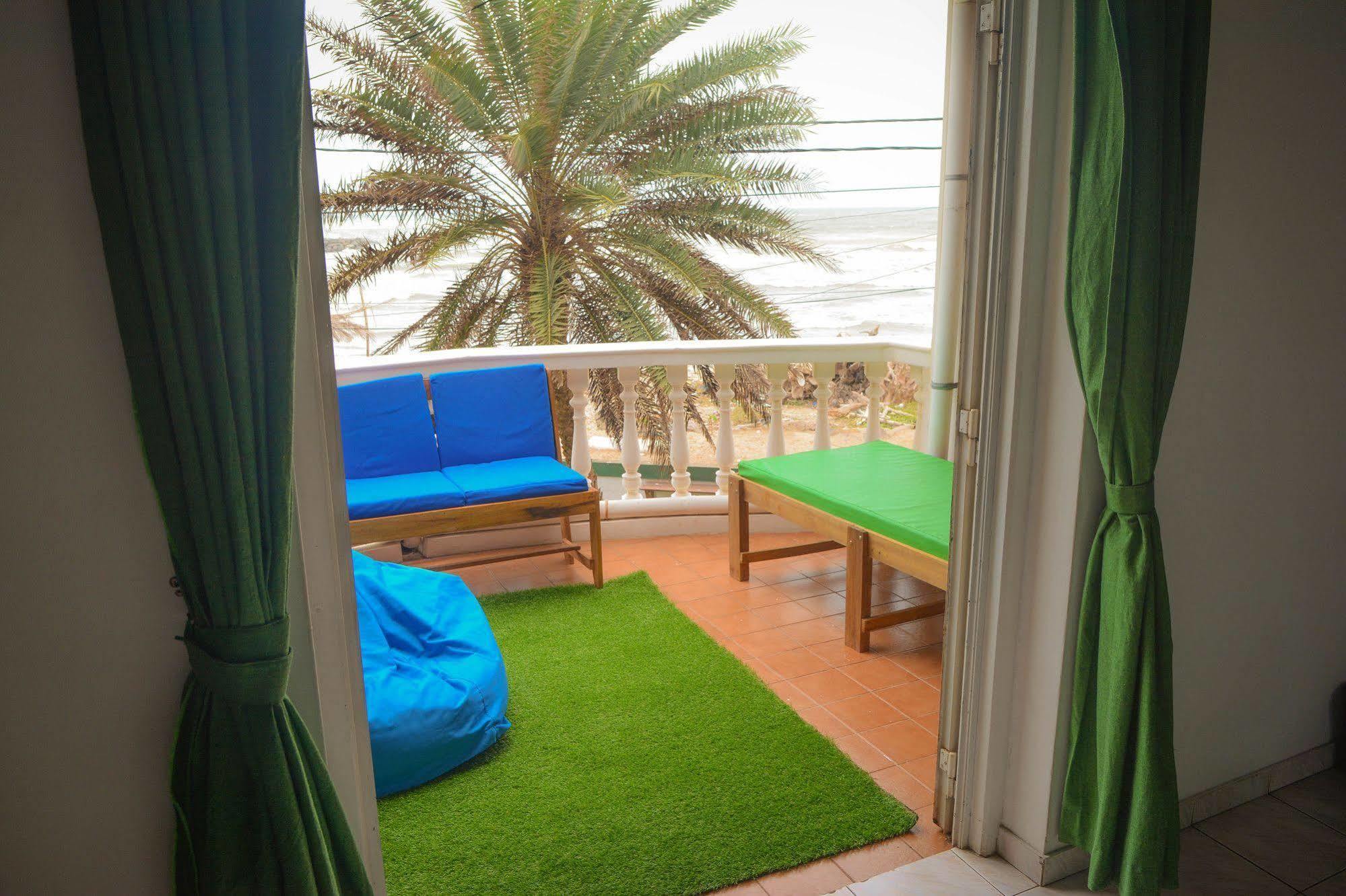 Explore Hostels Negombo Kochchikade Bagian luar foto
