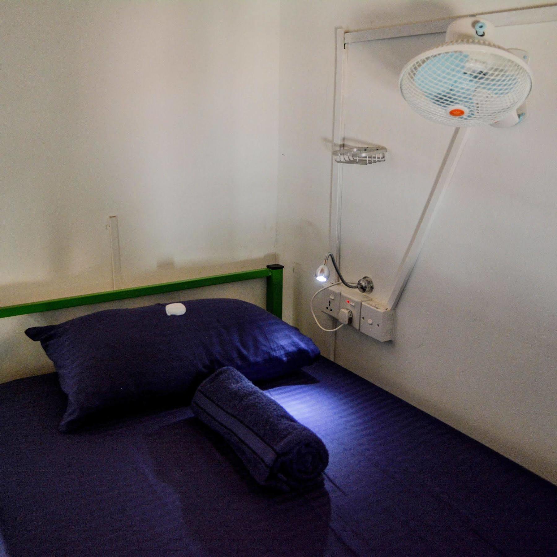 Explore Hostels Negombo Kochchikade Bagian luar foto