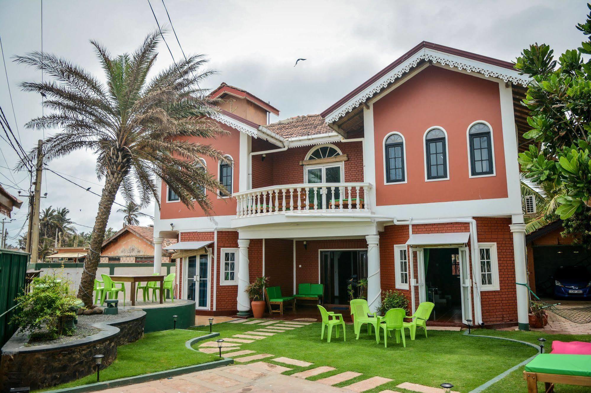 Explore Hostels Negombo Kochchikade Bagian luar foto