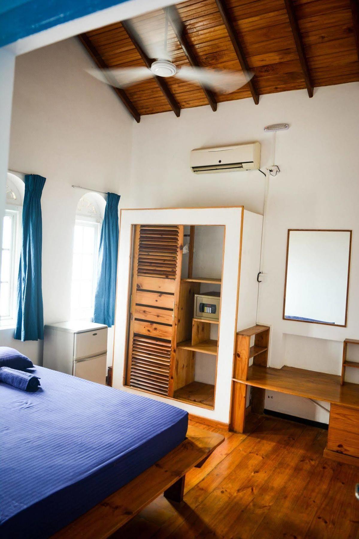 Explore Hostels Negombo Kochchikade Bagian luar foto