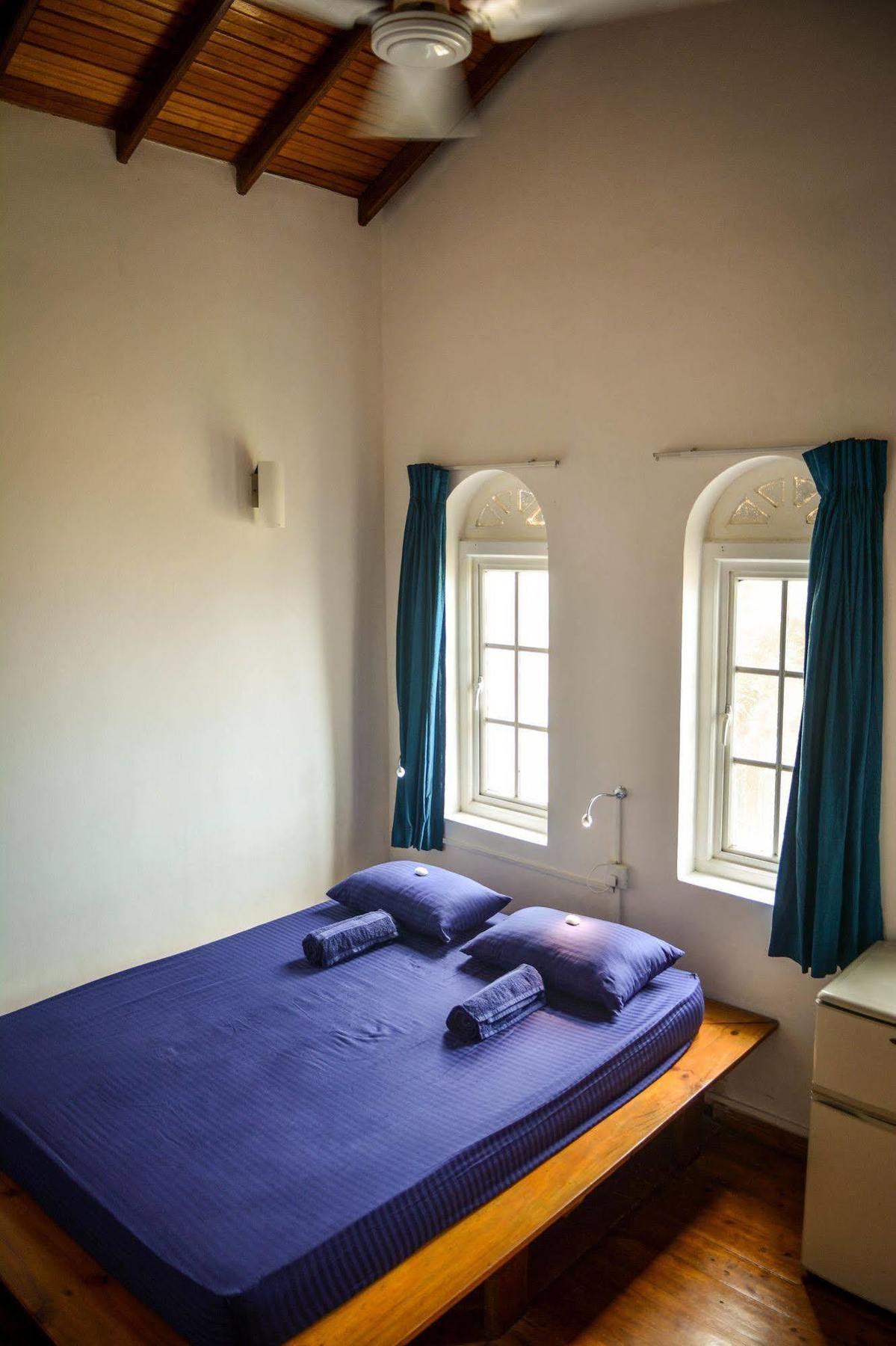 Explore Hostels Negombo Kochchikade Bagian luar foto