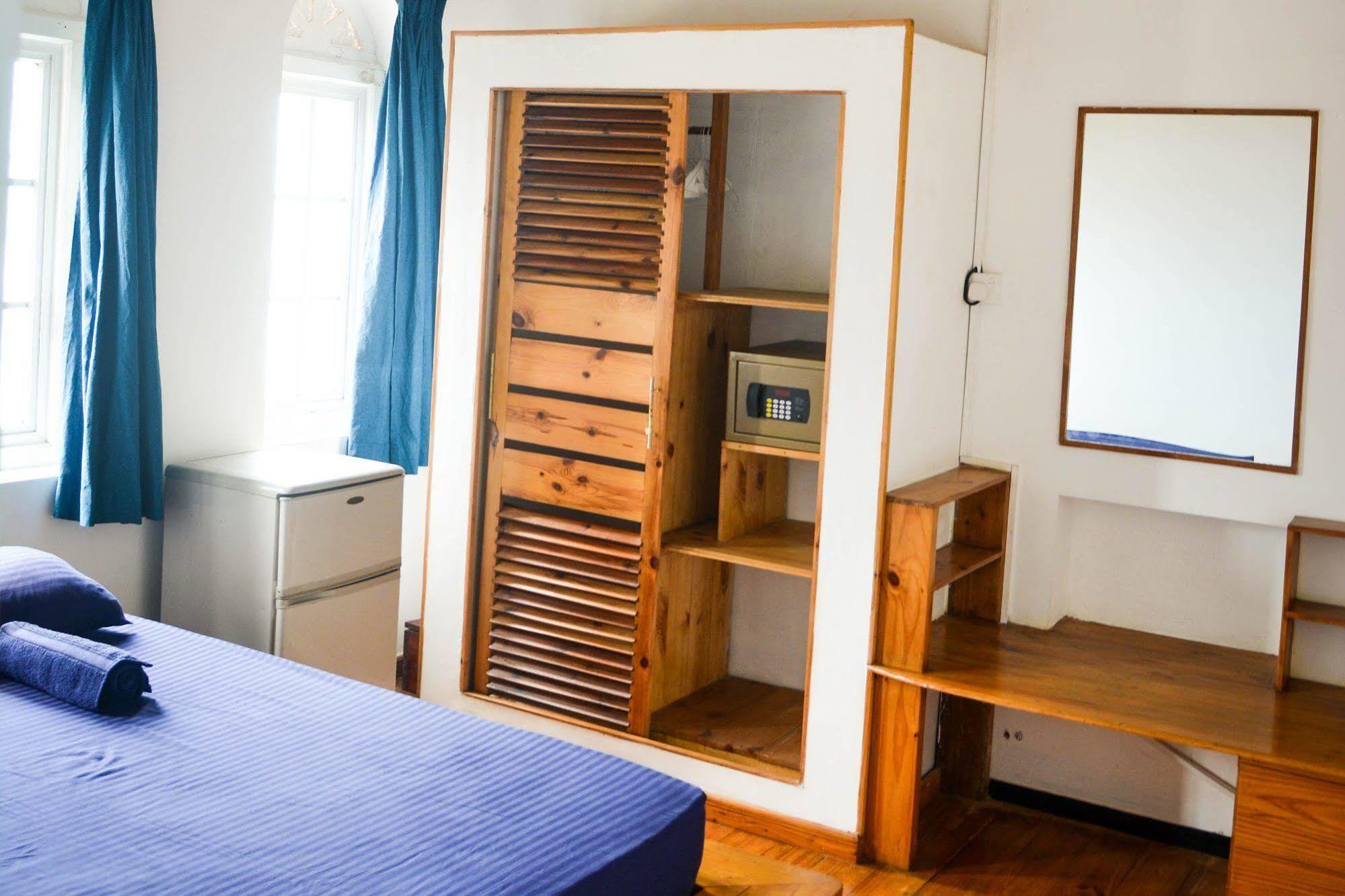 Explore Hostels Negombo Kochchikade Bagian luar foto
