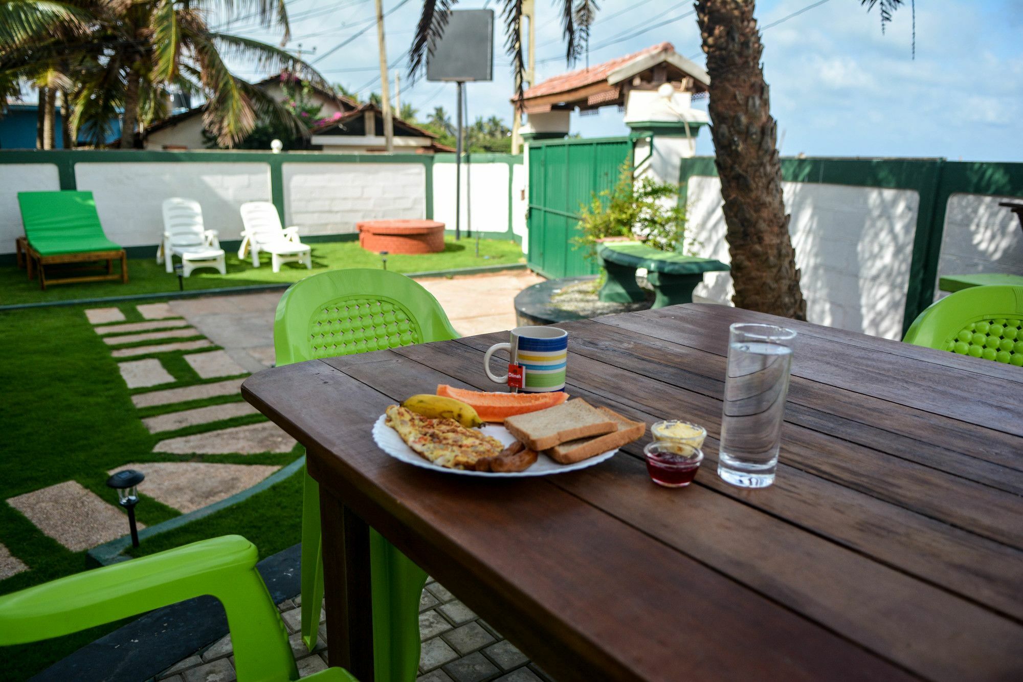 Explore Hostels Negombo Kochchikade Bagian luar foto