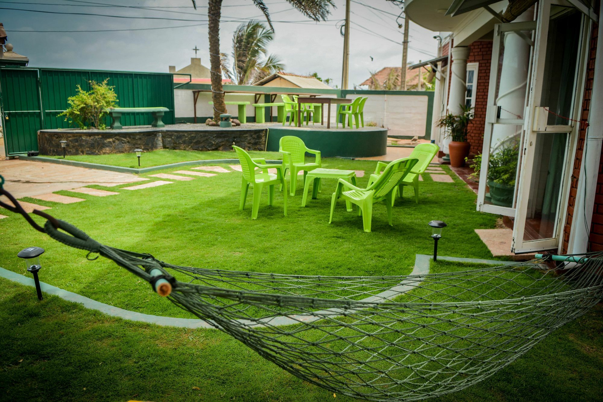 Explore Hostels Negombo Kochchikade Bagian luar foto
