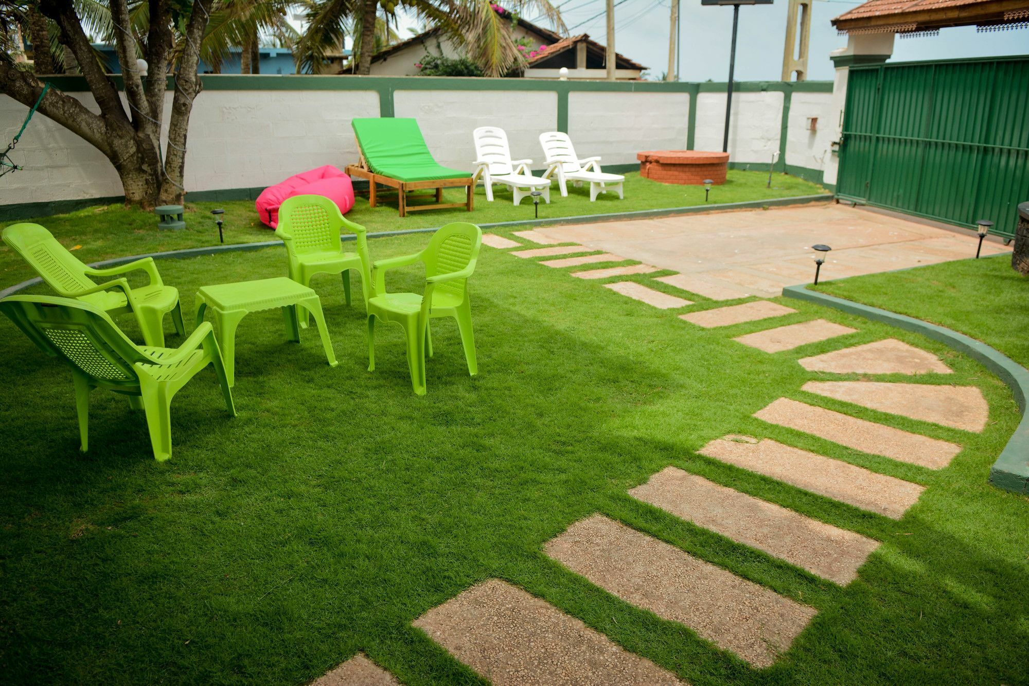 Explore Hostels Negombo Kochchikade Bagian luar foto